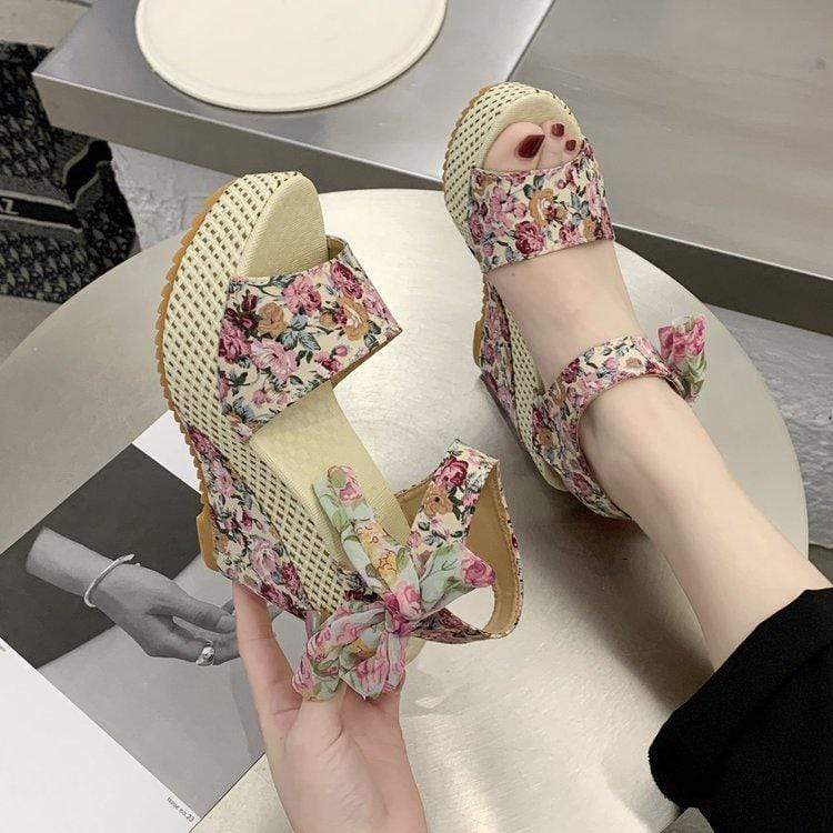 Kinky Cloth Chocolate / 35 Lace Floral Wedge Sandals