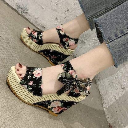 Kinky Cloth Deep Purple / 35 Lace Floral Wedge Sandals