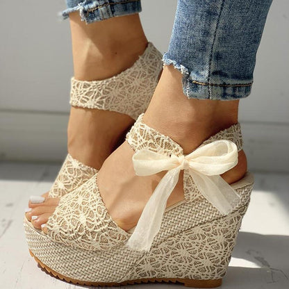 Kinky Cloth Gold / 35 Lace Floral Wedge Sandals
