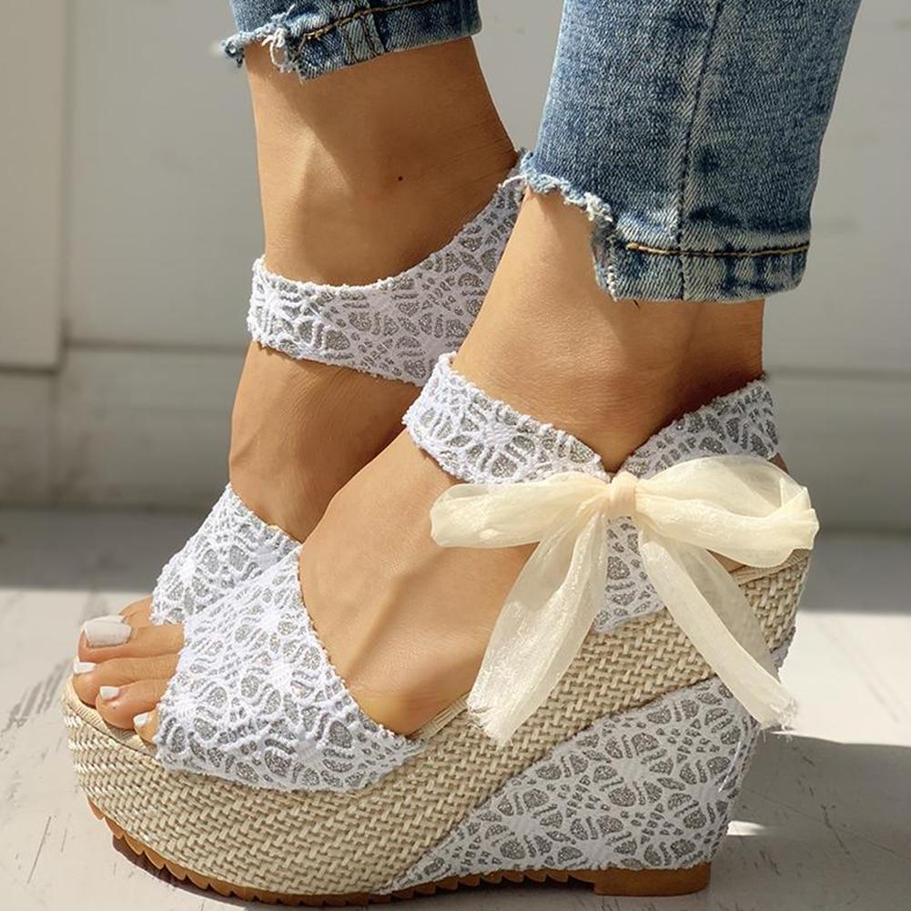 Kinky Cloth Silver / 35 Lace Floral Wedge Sandals